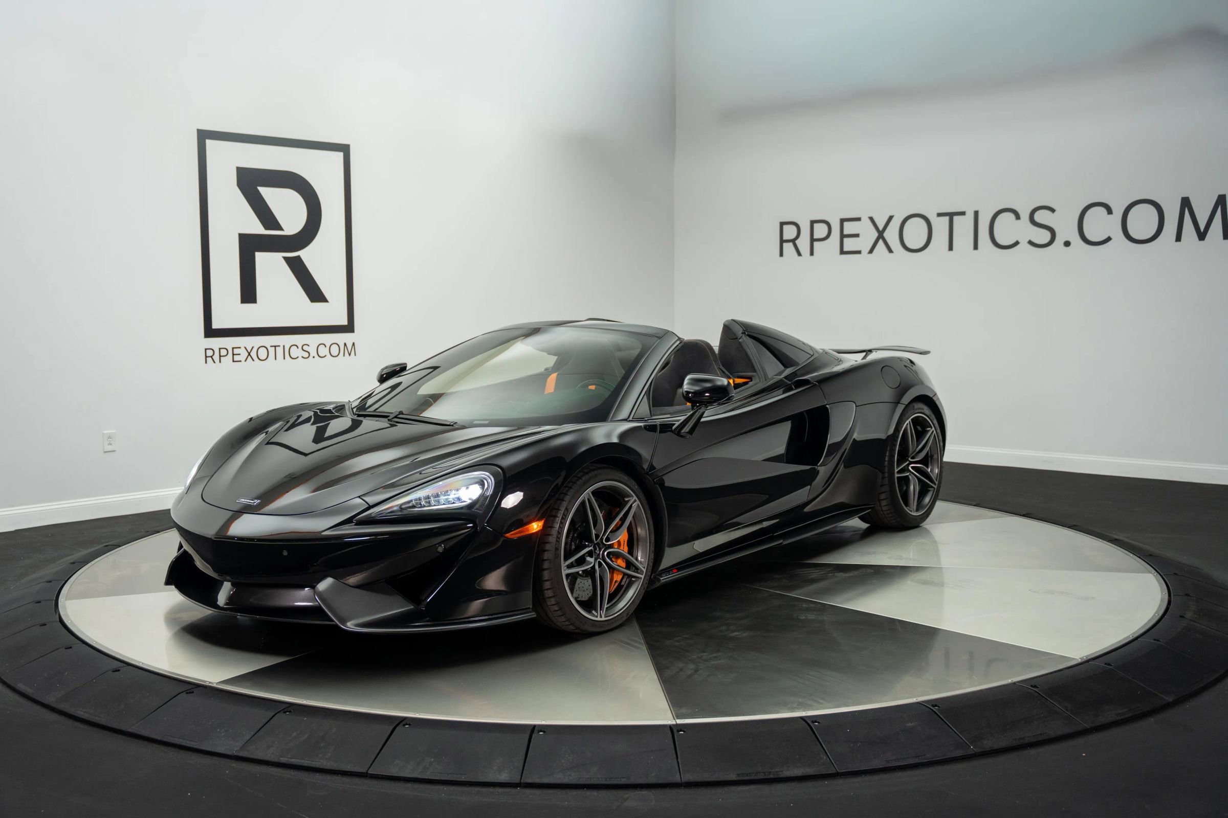 Used 2019 McLaren 570S Spider image 1