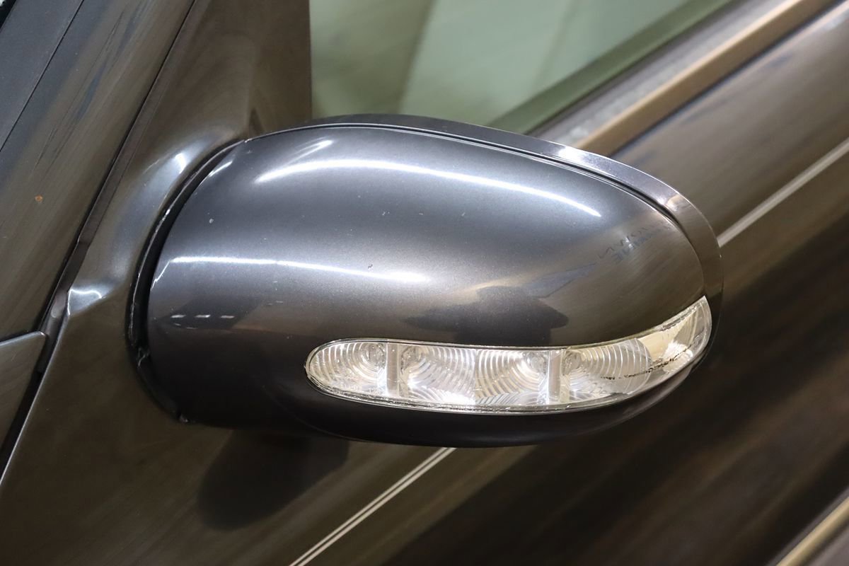Used 2005 Mercedes-Benz E 320 CDI Sedan image 14