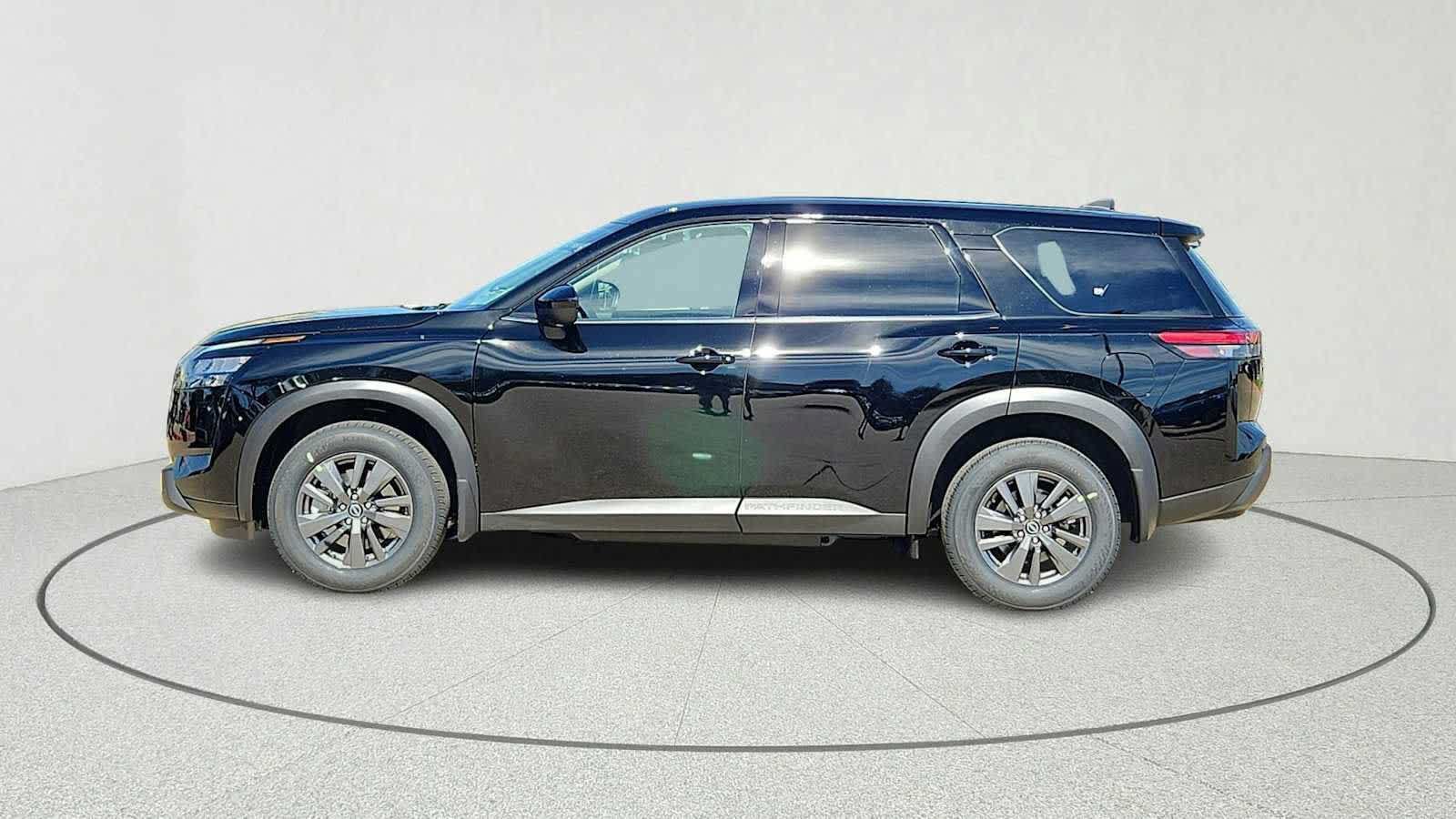 Used 2024 Nissan Pathfinder S FWD image 5