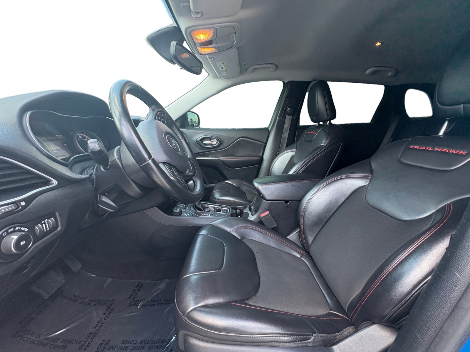 Used 2019 Jeep Cherokee Trailhawk image 2