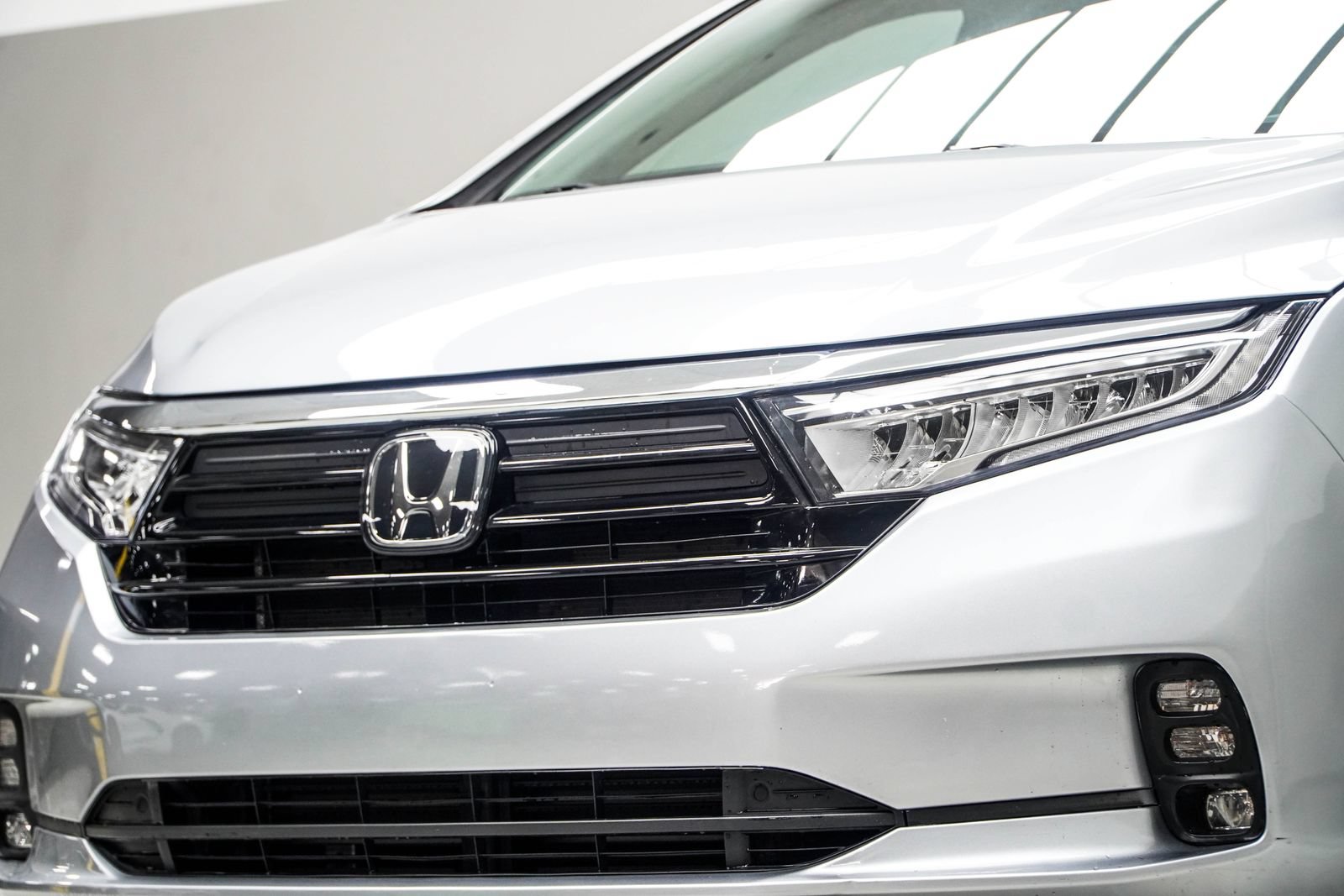 Used 2024 Honda Odyssey EX-L image 2