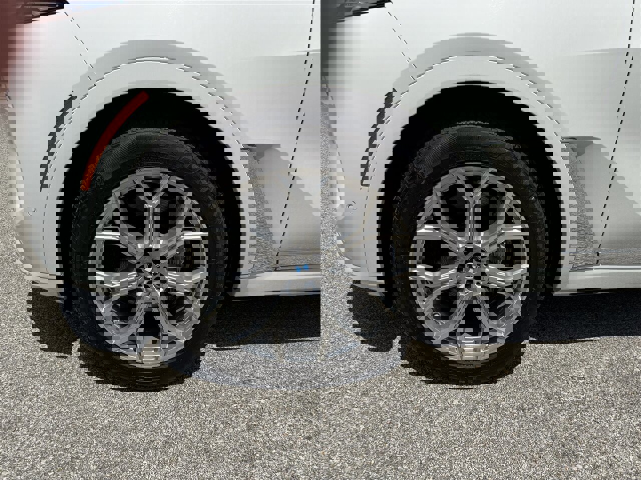 Used 2023 BMW X7 xDrive40i w/ Premium Package image 37