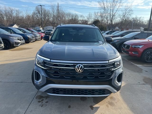 New 2026 Volkswagen Atlas Peak Edition AWD/4WD image 2