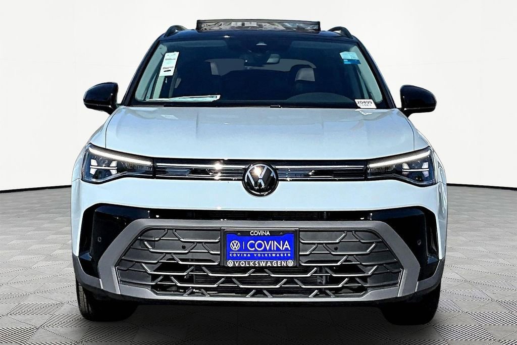 New 2026 Volkswagen Taos SE FWD image 2