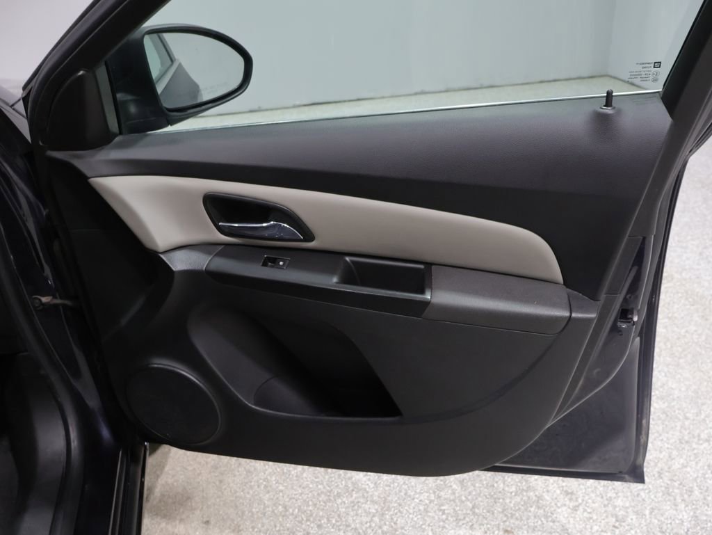 Used 2014 Chevrolet Cruze LT image 23