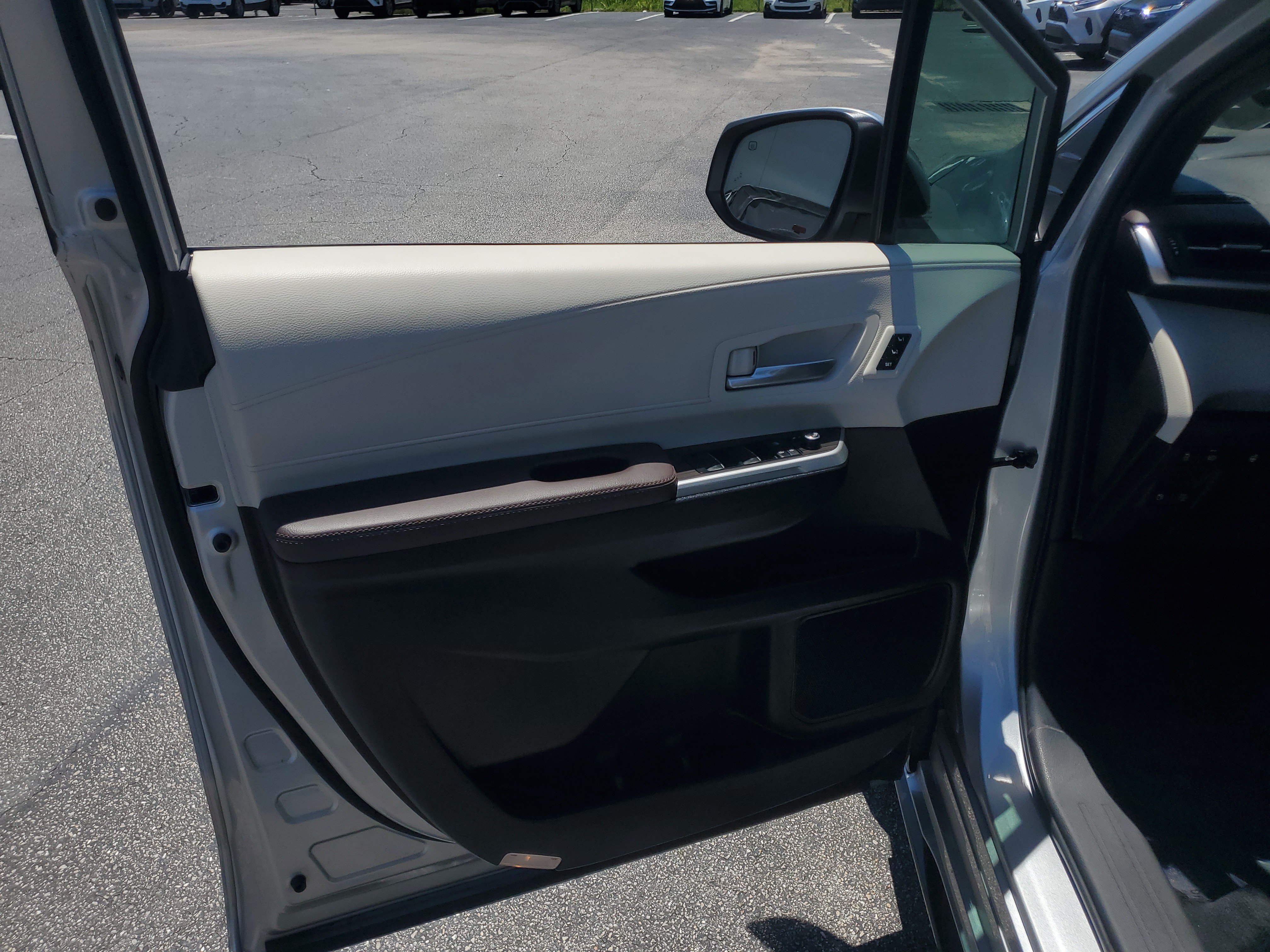 Certified 2023 Toyota Sienna Platinum FWD image 22