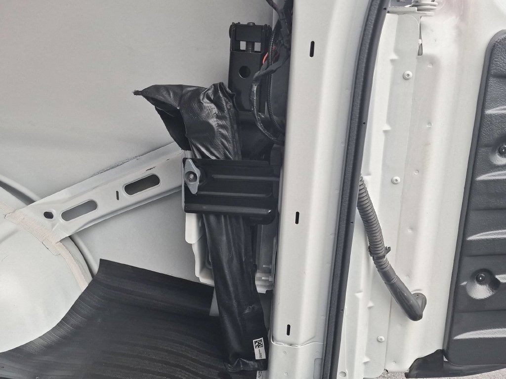 Used 2025 Chevrolet Express 2500 RWD image 33