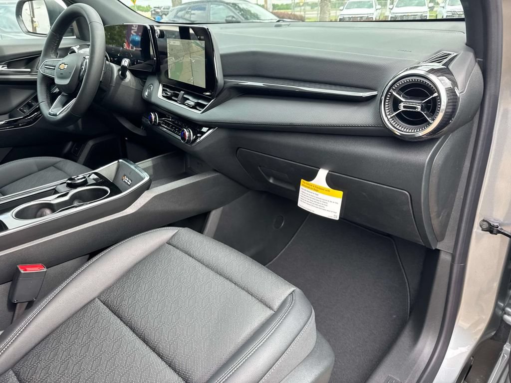 New 2026 Chevrolet Equinox LT w/ Convenience Package II AWD/4WD image 18