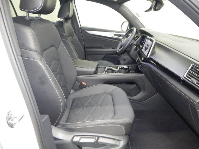 Used 2024 Volkswagen Atlas Cross Sport SE image 22