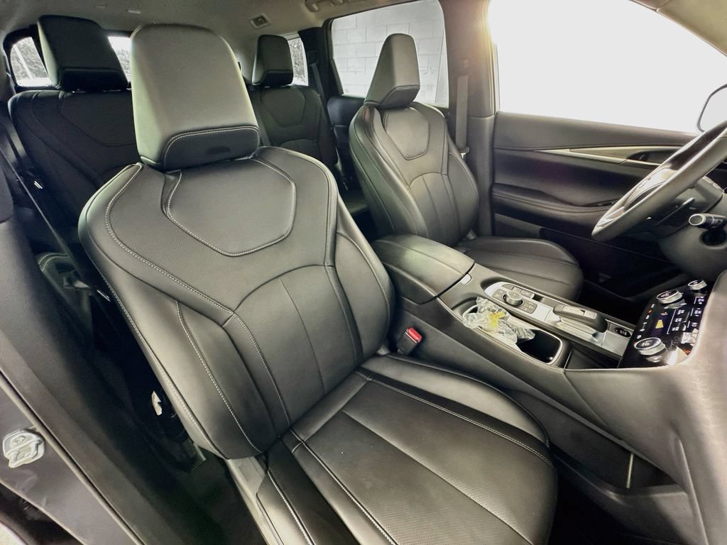 Used 2026 INFINITI QX60 Pure w/ Cargo Package FWD image 30