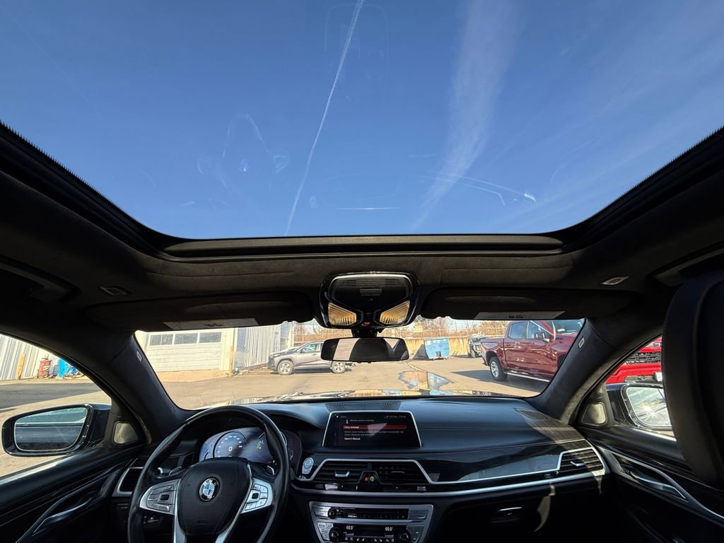 Used 2018 BMW 750i xDrive image 23