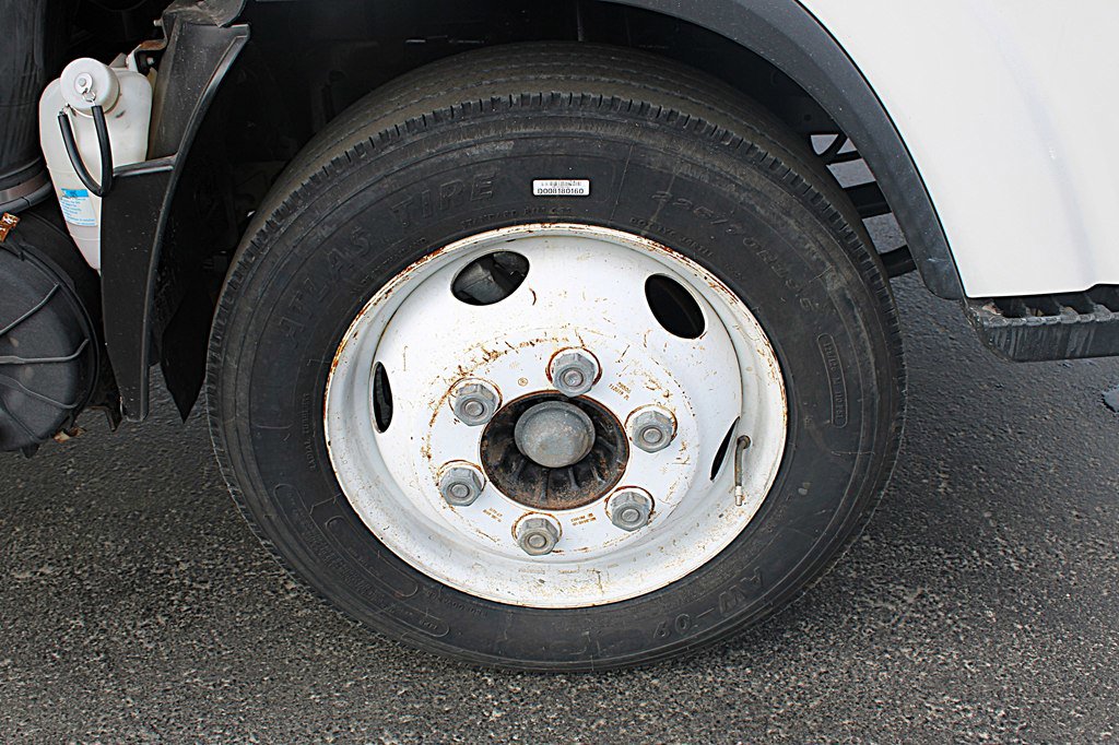 Used 2019 Isuzu NPR image 25