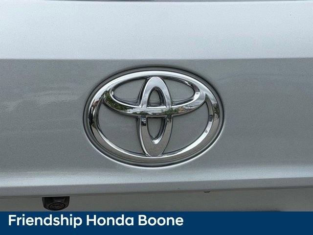 Used 2020 Toyota Highlander XLE AWD/4WD image 11