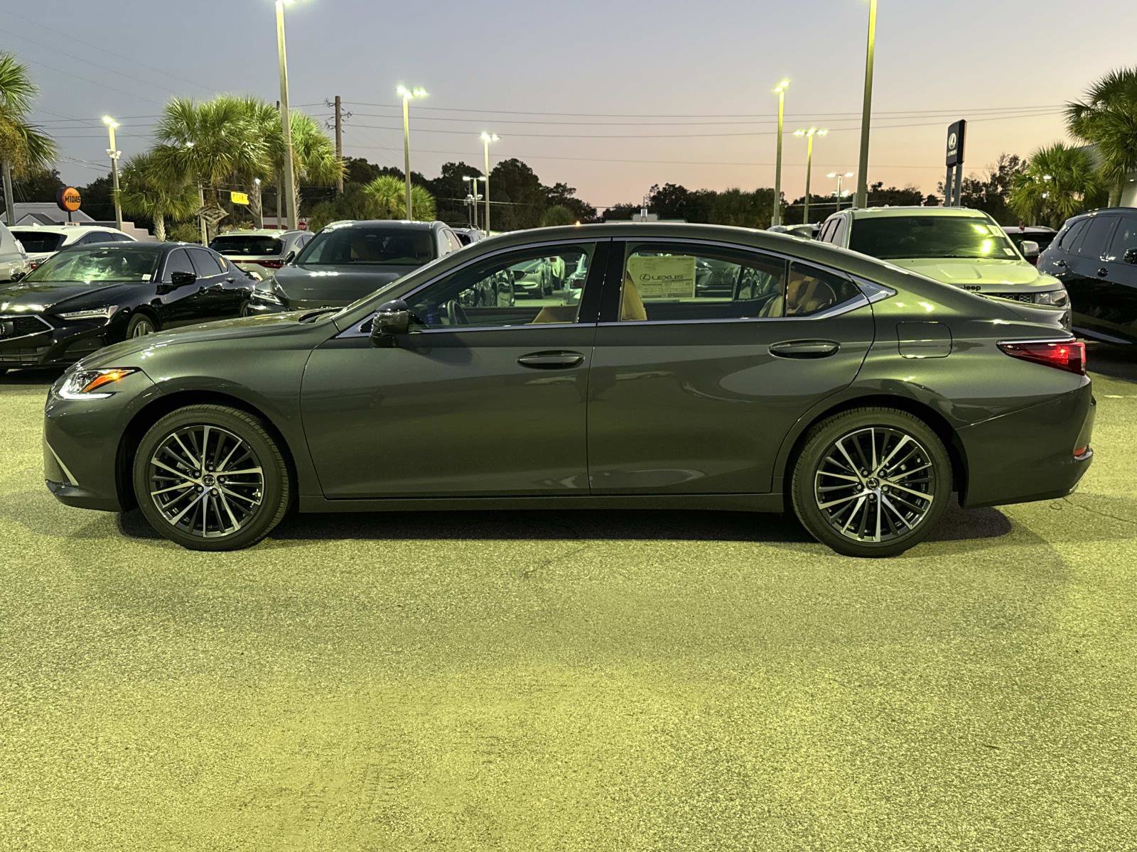 New 2025 Lexus ES 350 w/ Premium Package image 6