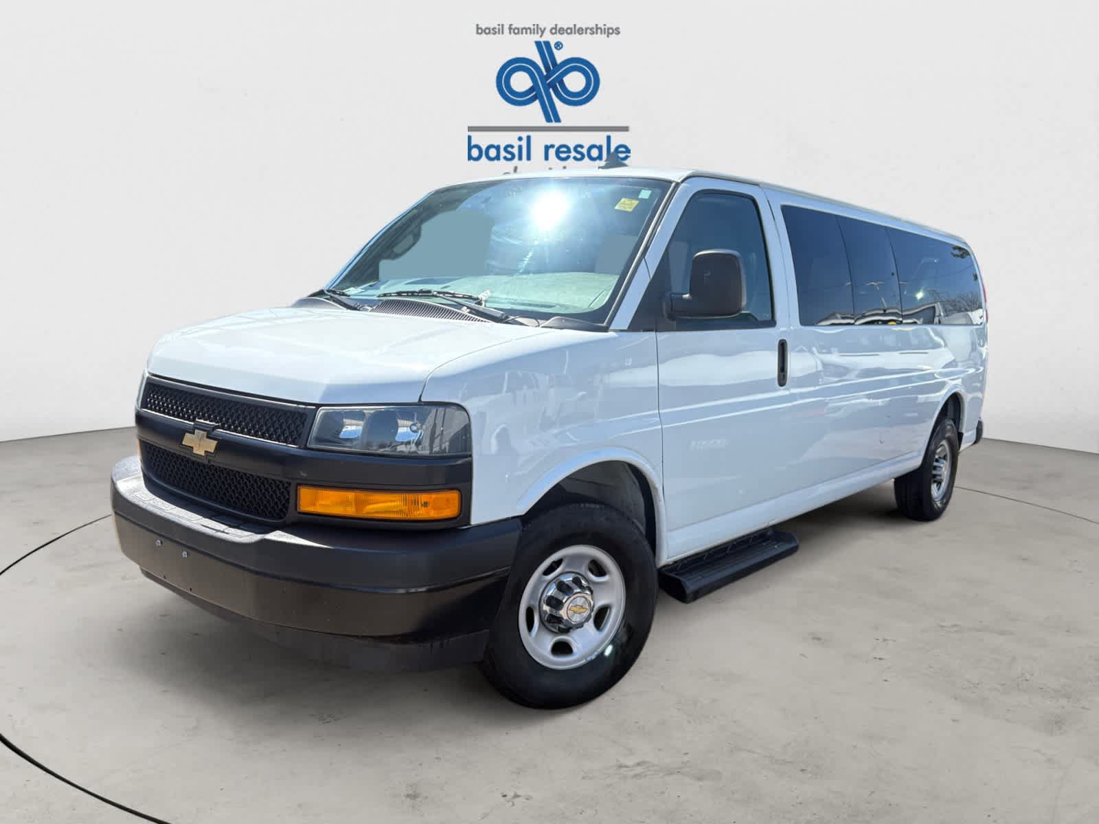 Used 2023 Chevrolet Express 3500 LS RWD image 2