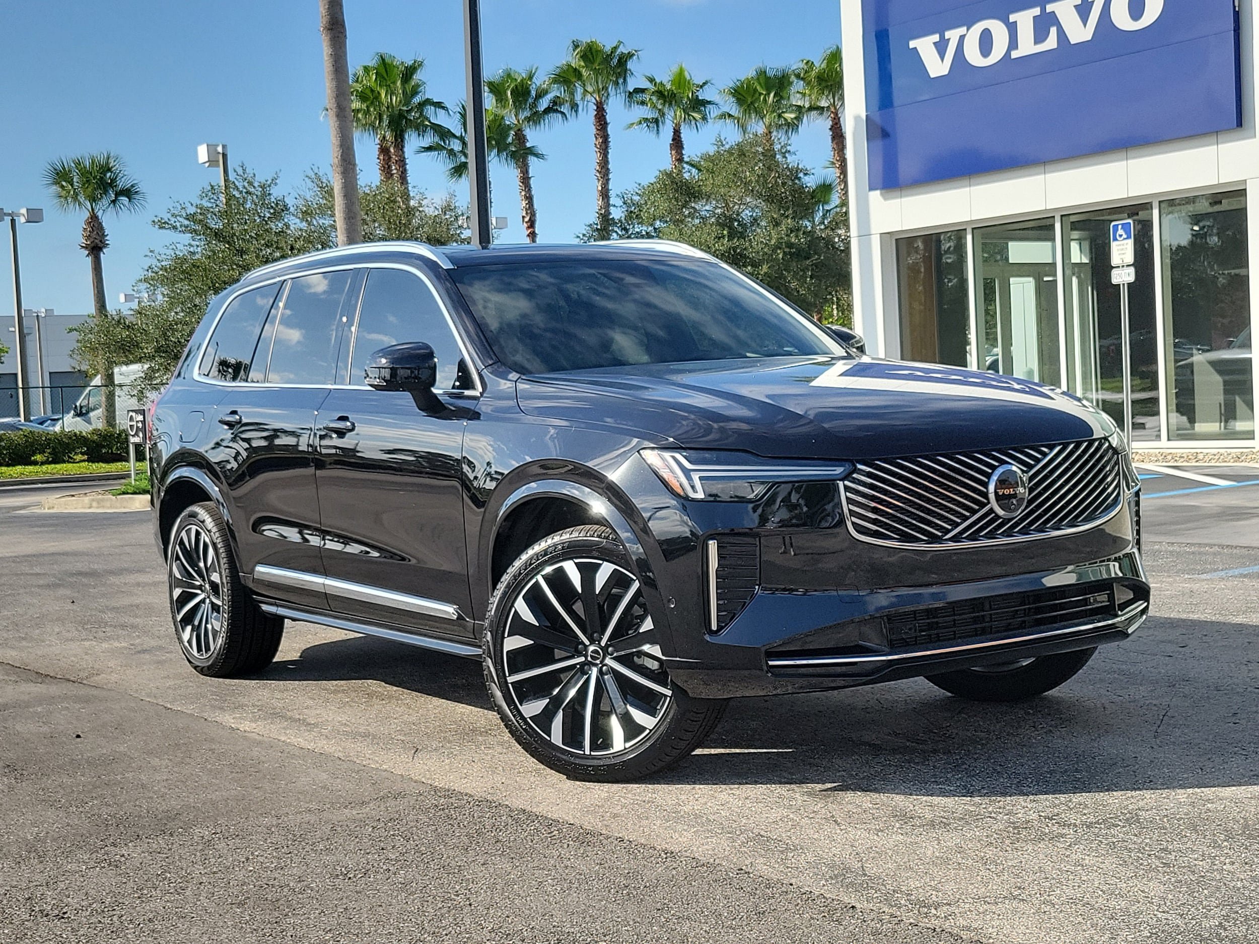 Certified 2025 Volvo XC90 B5 Ultra w/ Protection Package Premier AWD/4WD image 1