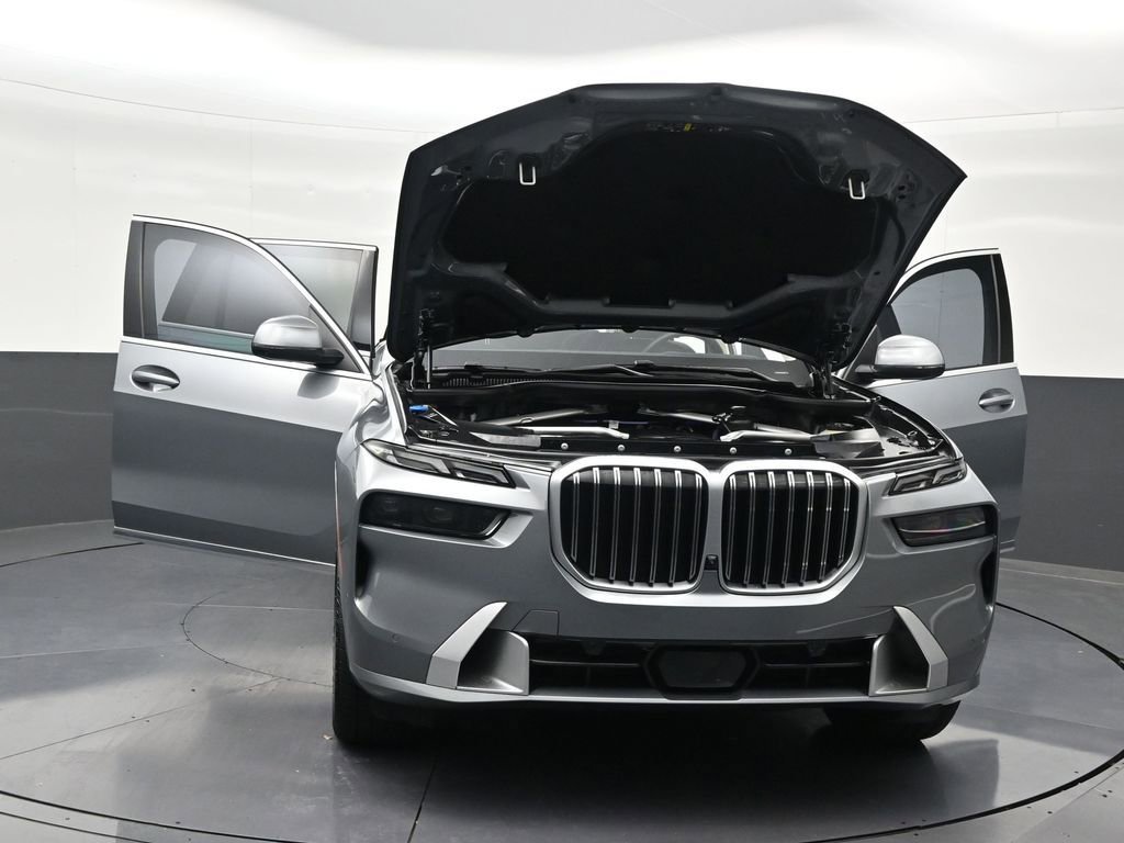 Used 2025 BMW X7 xDrive40i w/ Parking Assistance Package image 39