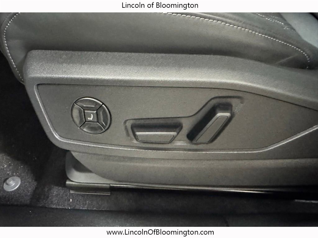 Used 2025 Audi SQ5 Prestige w/ Prestige Package image 41