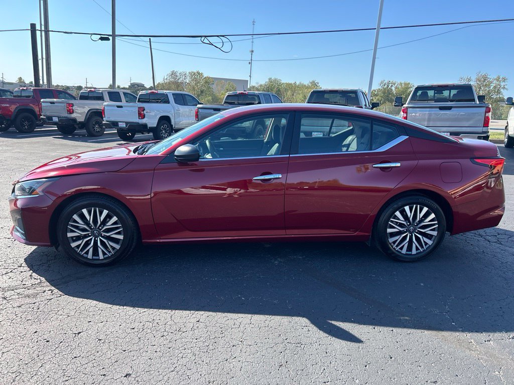 Used 2025 Nissan Altima 2.5 SV FWD image 8