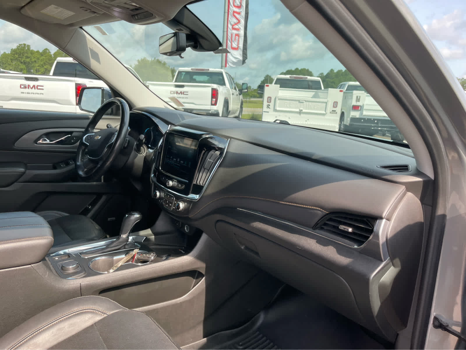 Used 2019 Chevrolet Traverse Premier w/ Driver Confidence II Package FWD image 28