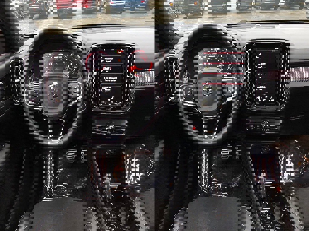 Used 2022 Volvo XC40 T5 R-Design w/ Advanced Package image 17