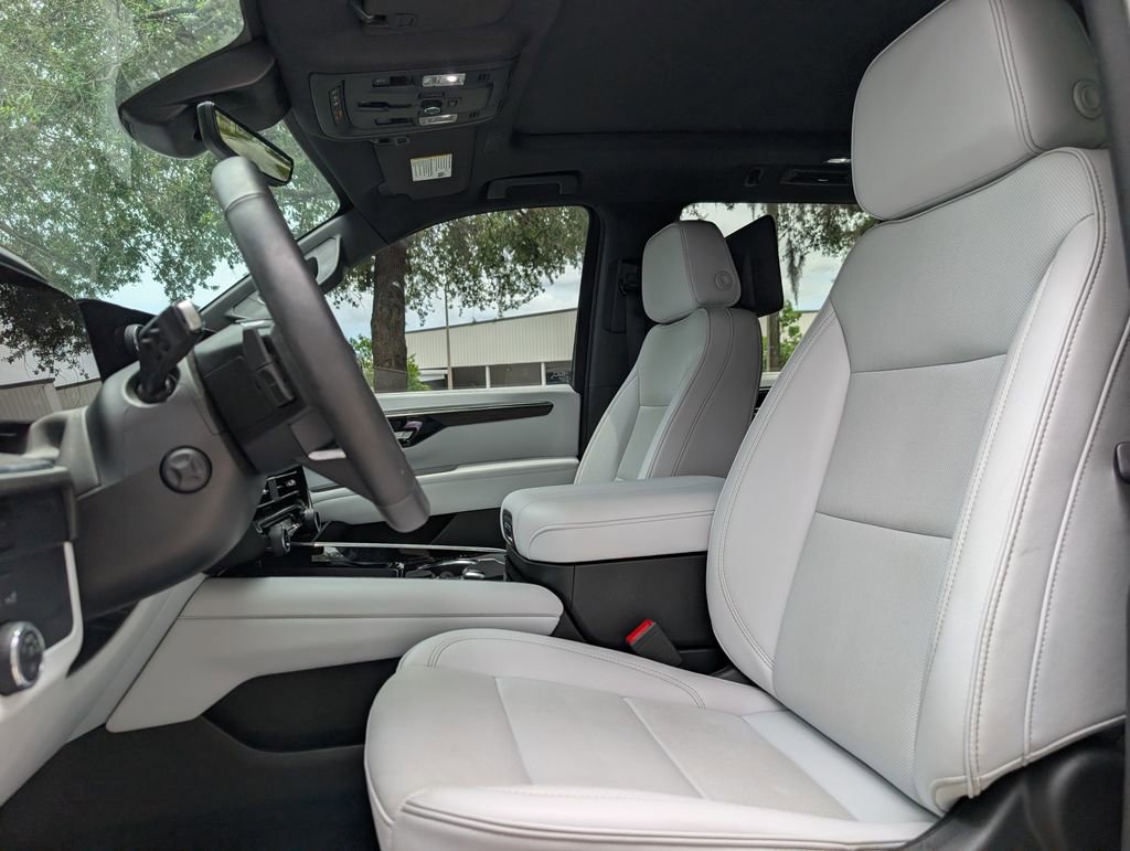Used 2025 Chevrolet Tahoe Premier AWD/4WD image 17