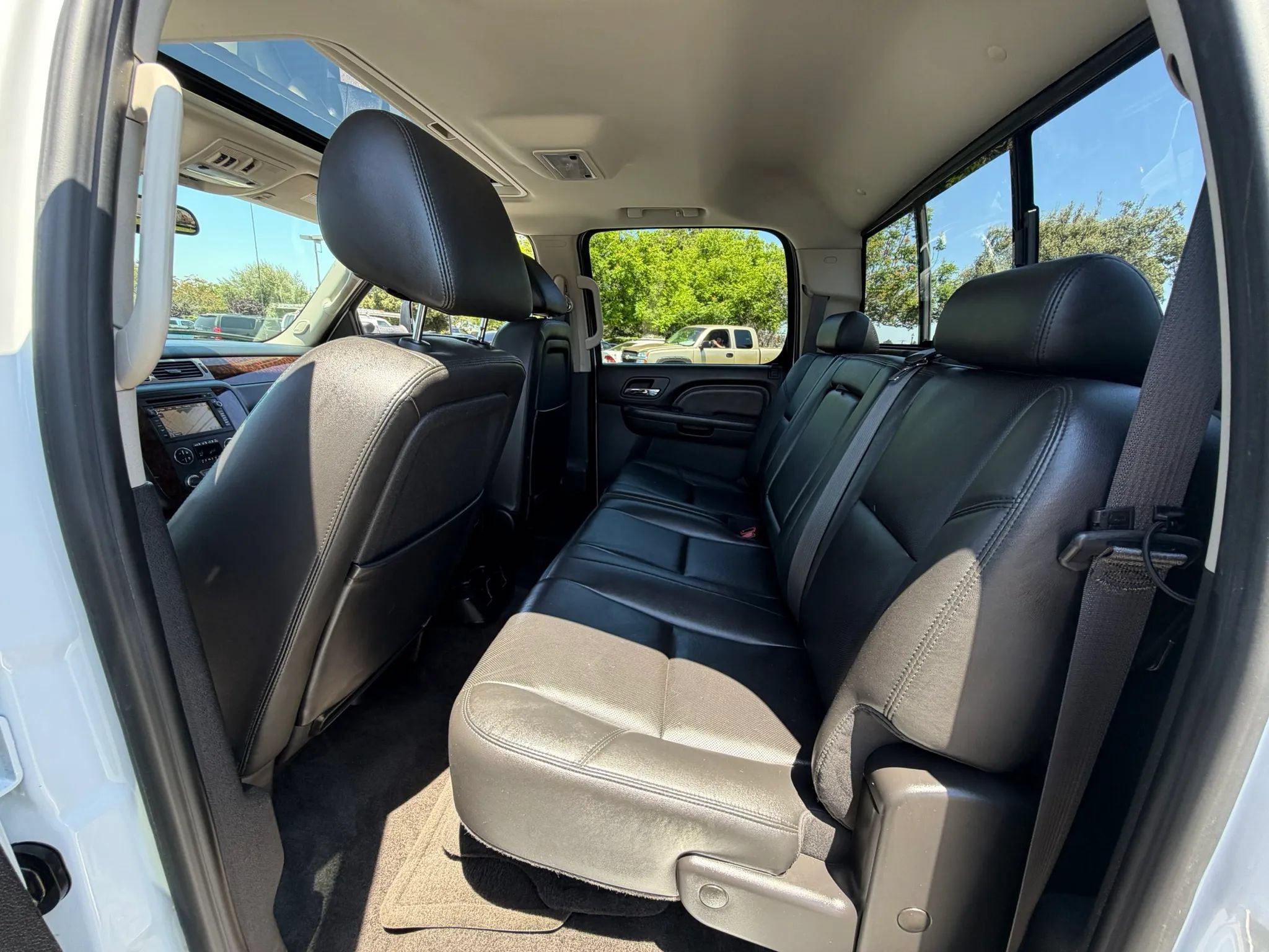 Used 2011 GMC Sierra 3500 Denali w/ Suspension Package, Off-Road AWD/4WD image 12