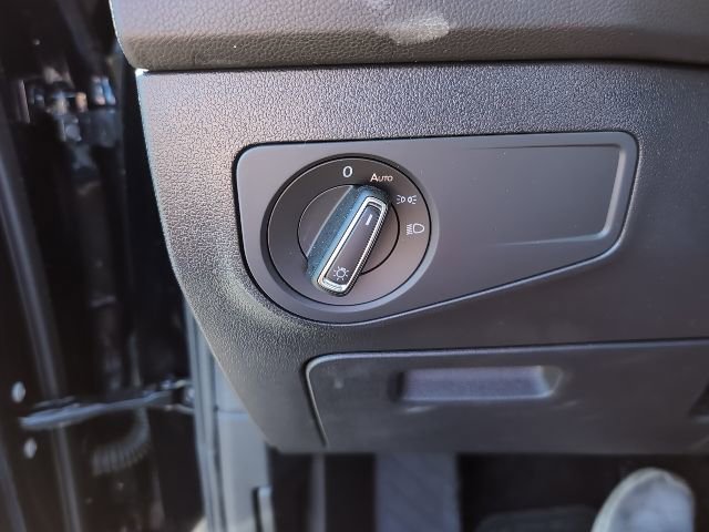 Used 2022 Volkswagen Tiguan SE w/ Panoramic Sunroof Package image 23