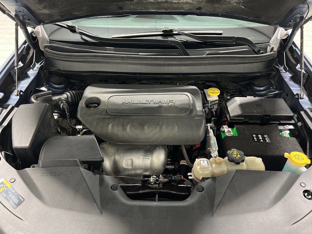 Used 2021 Jeep Cherokee Latitude w/ Mopar Interior Package image 28