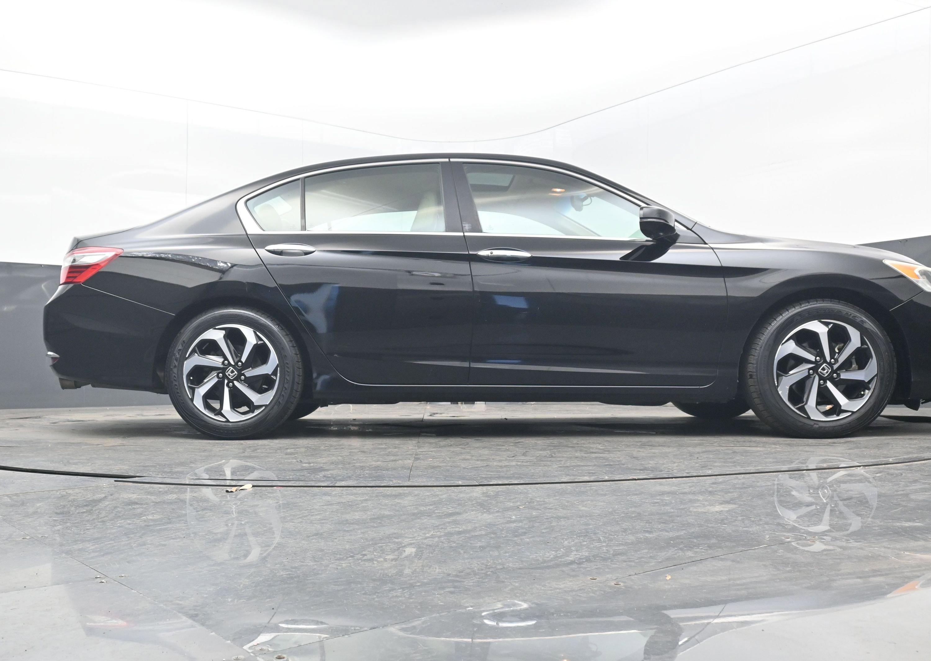 Used 2016 Honda Accord EX-L image 29