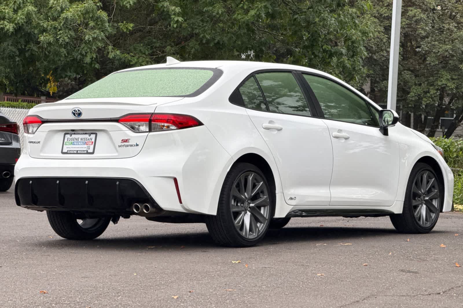Used 2024 Toyota Corolla SE AWD/4WD image 2