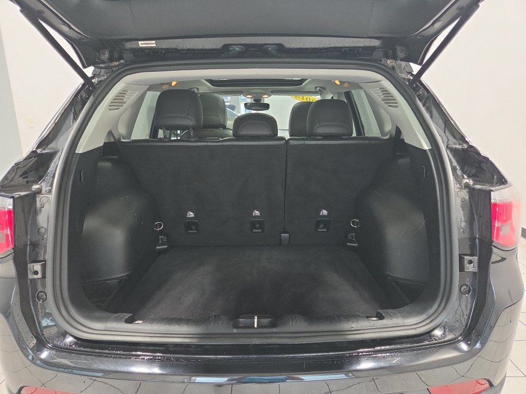 Used 2018 Jeep Compass Latitude AWD/4WD image 15