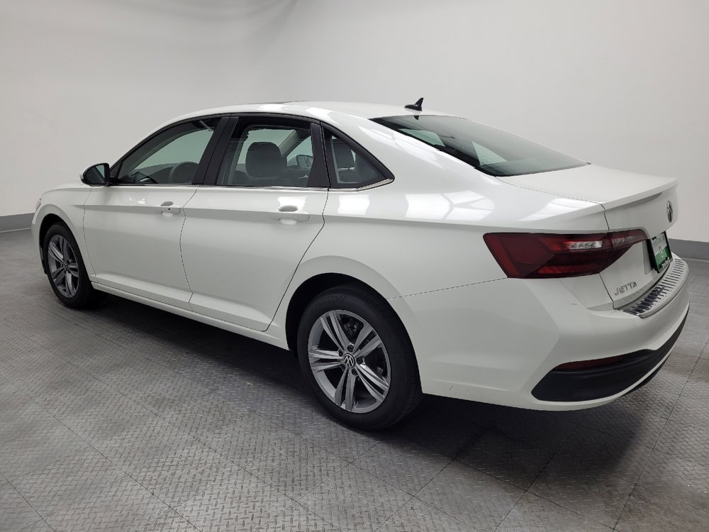 Used 2024 Volkswagen Jetta SE w/ Panoramic Sunroof Package image 3