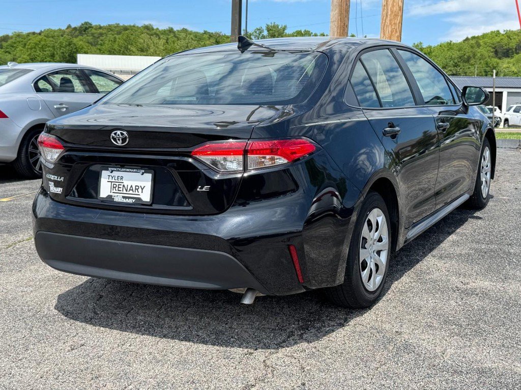 Used 2025 Toyota Corolla LE FWD image 4
