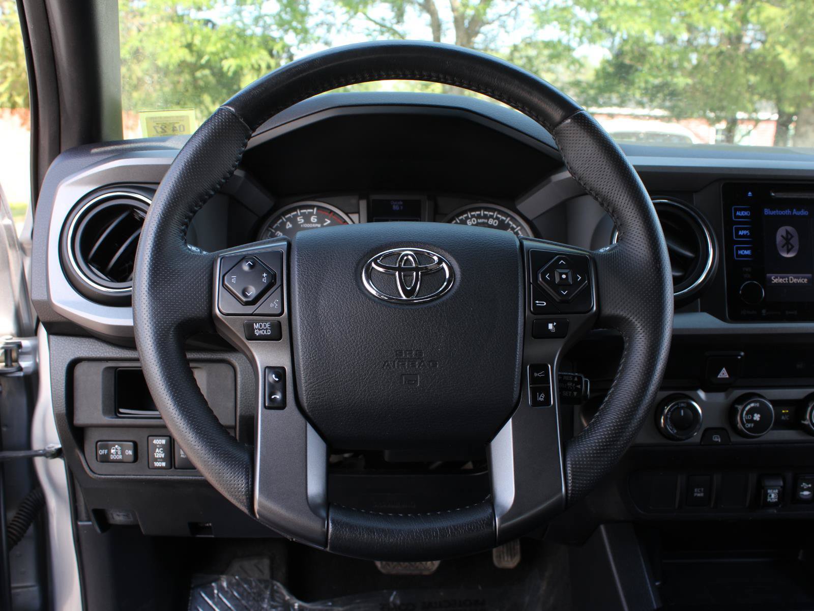 Used 2019 Toyota Tacoma TRD Off-Road AWD/4WD image 8