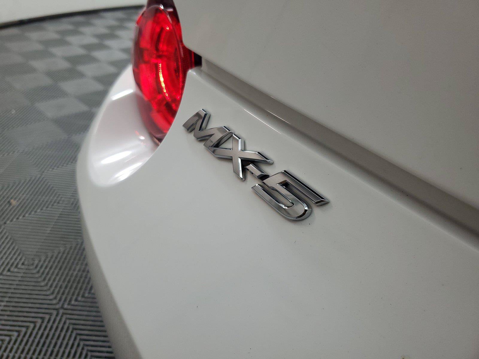 Used 2019 MAZDA MX-5 Miata Club RWD image 8