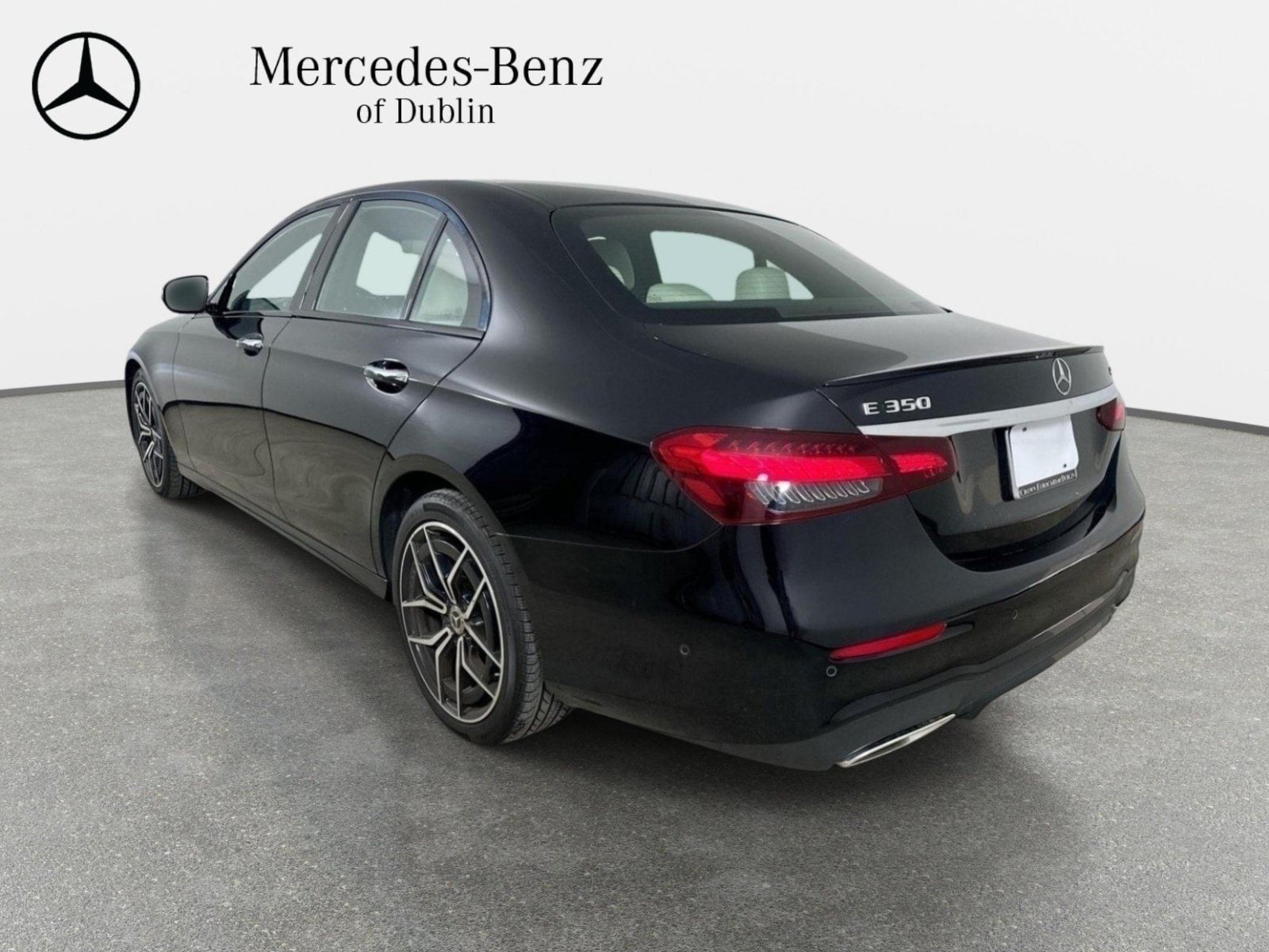 Used 2023 Mercedes-Benz E 350 4MATIC Sedan image 4