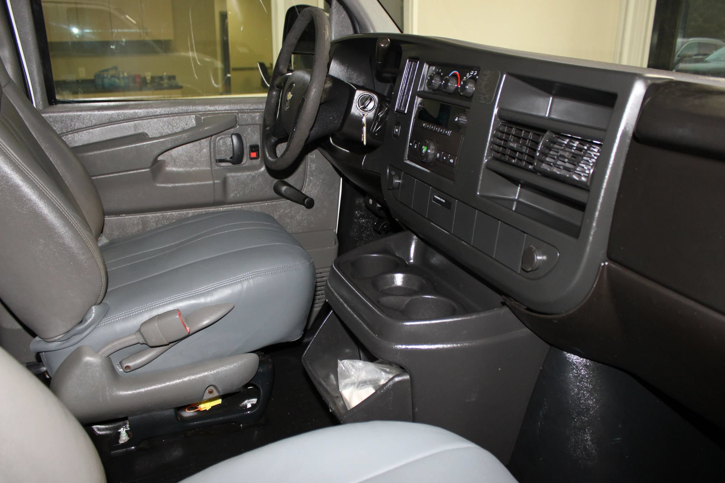 Used 2009 Chevrolet Express 1500 RWD image 22