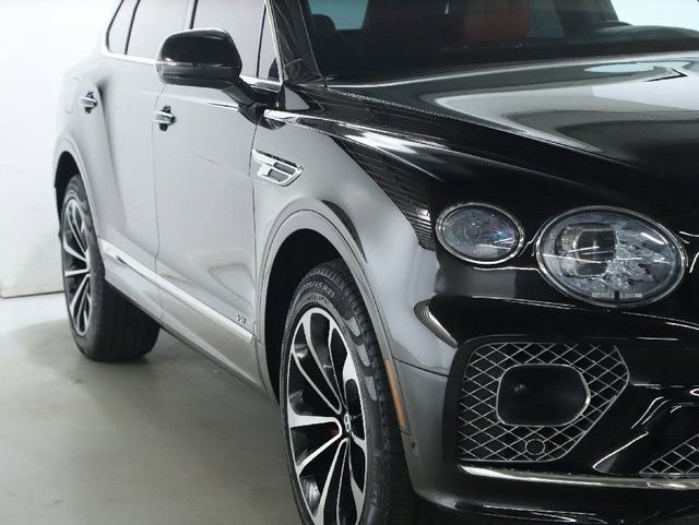 Used 2022 Bentley Bentayga image 12