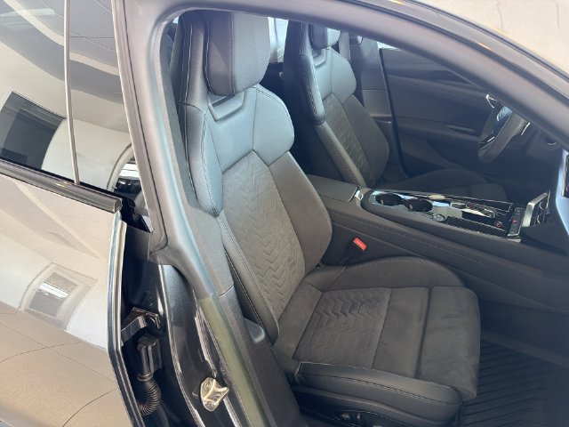 Used 2022 Audi e-tron GT Premium Plus AWD/4WD image 18