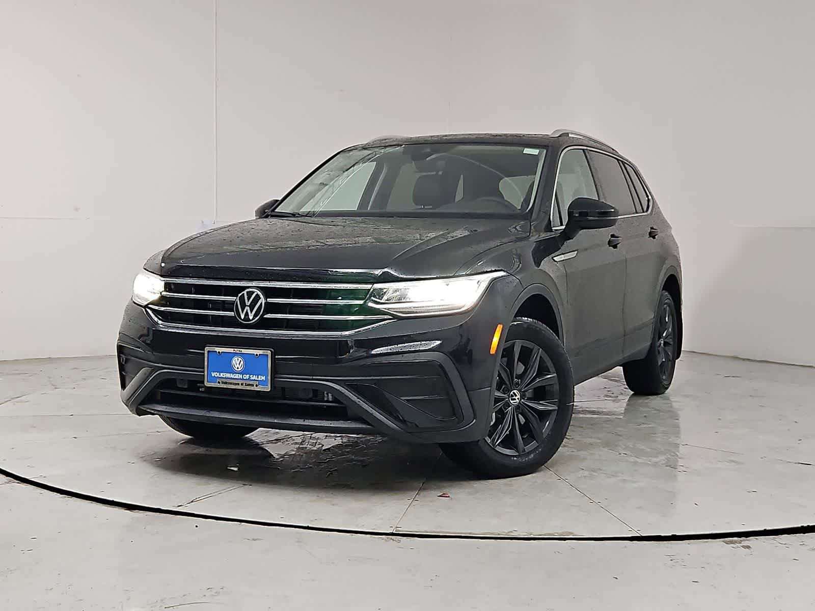 Certified 2024 Volkswagen Tiguan SE image 1