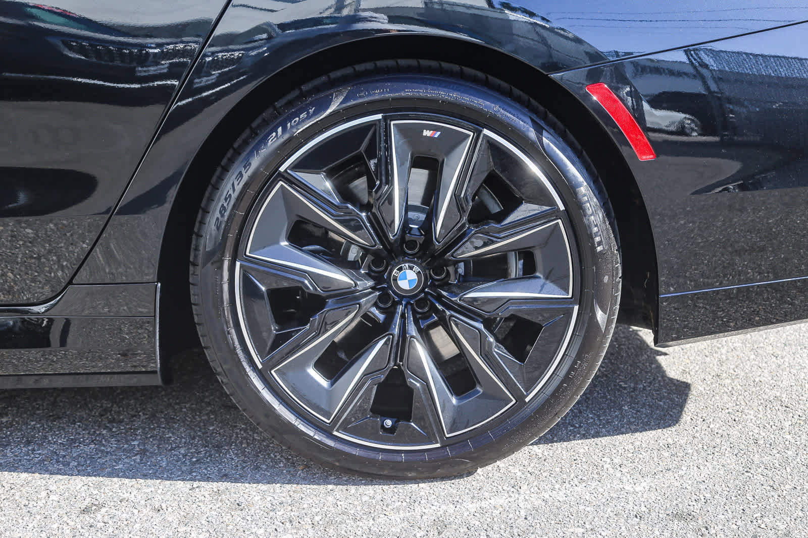 Used 2026 BMW 750e xDrive w/ Premium Package image 8