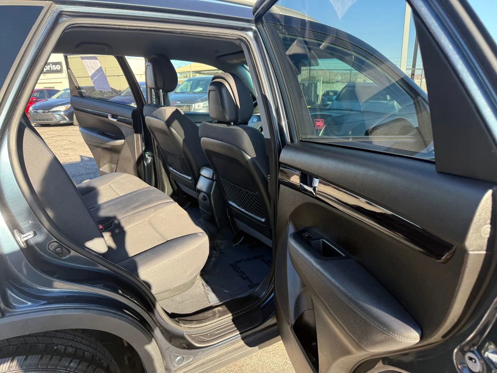 Used 2011 Kia Sorento LX w/ Convenience Pkg image 17