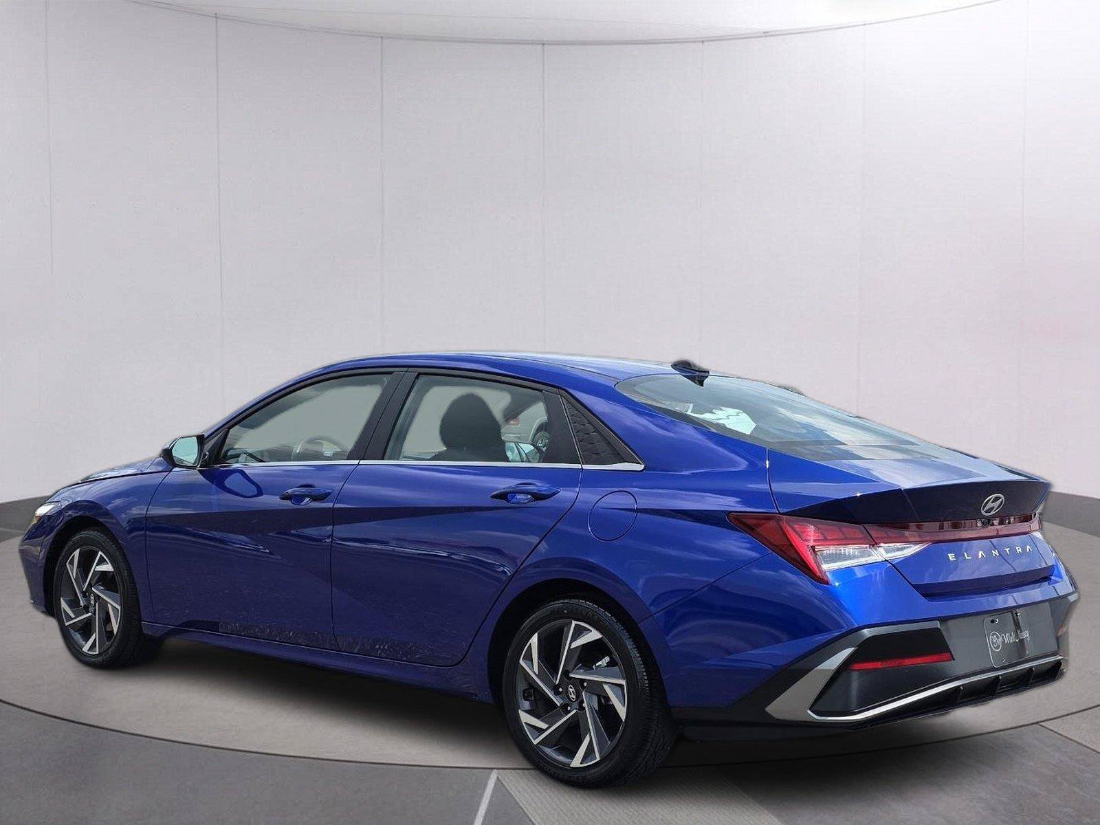 Used 2025 Hyundai Elantra SEL FWD image 8