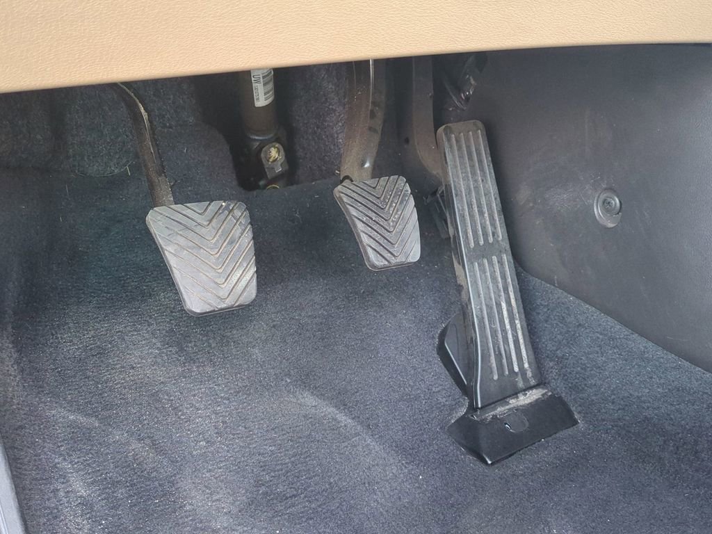 Used 2013 Hyundai Elantra GLS image 15
