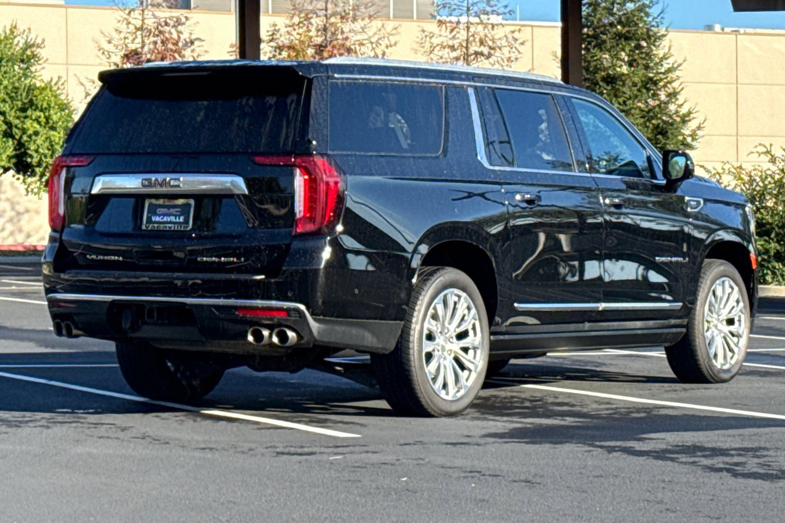 Used 2024 GMC Yukon XL Denali w/ Denali Reserve Package image 5