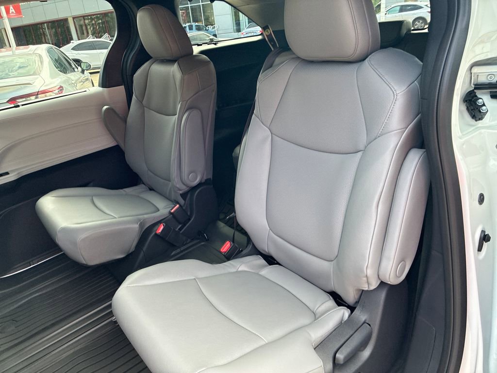New 2026 Toyota Sienna XLE FWD image 16
