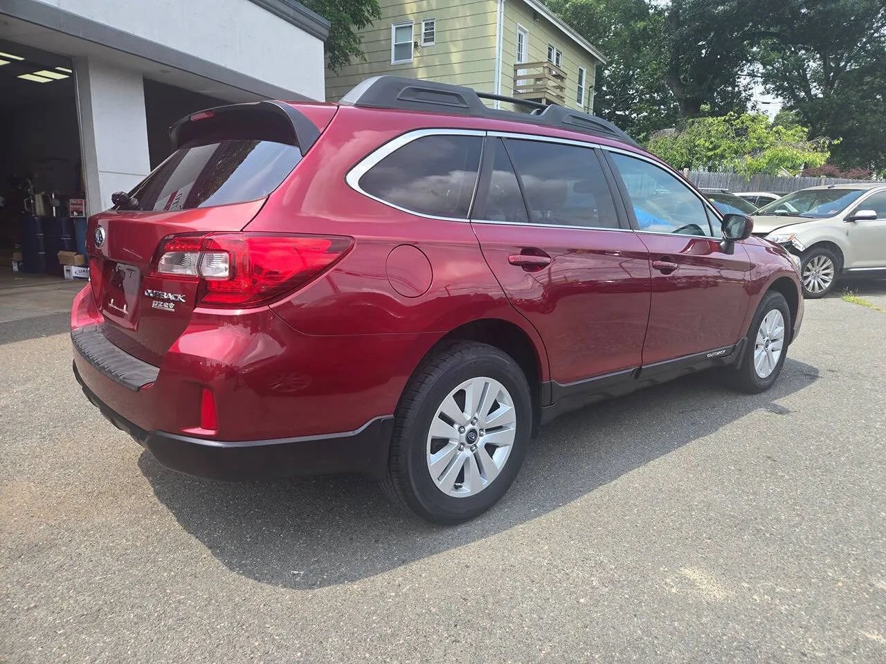Used 2015 Subaru Outback 2.5i Premium AWD/4WD image 3