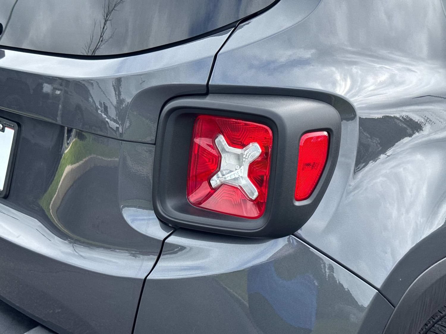Used 2023 Jeep Renegade Latitude AWD/4WD image 15