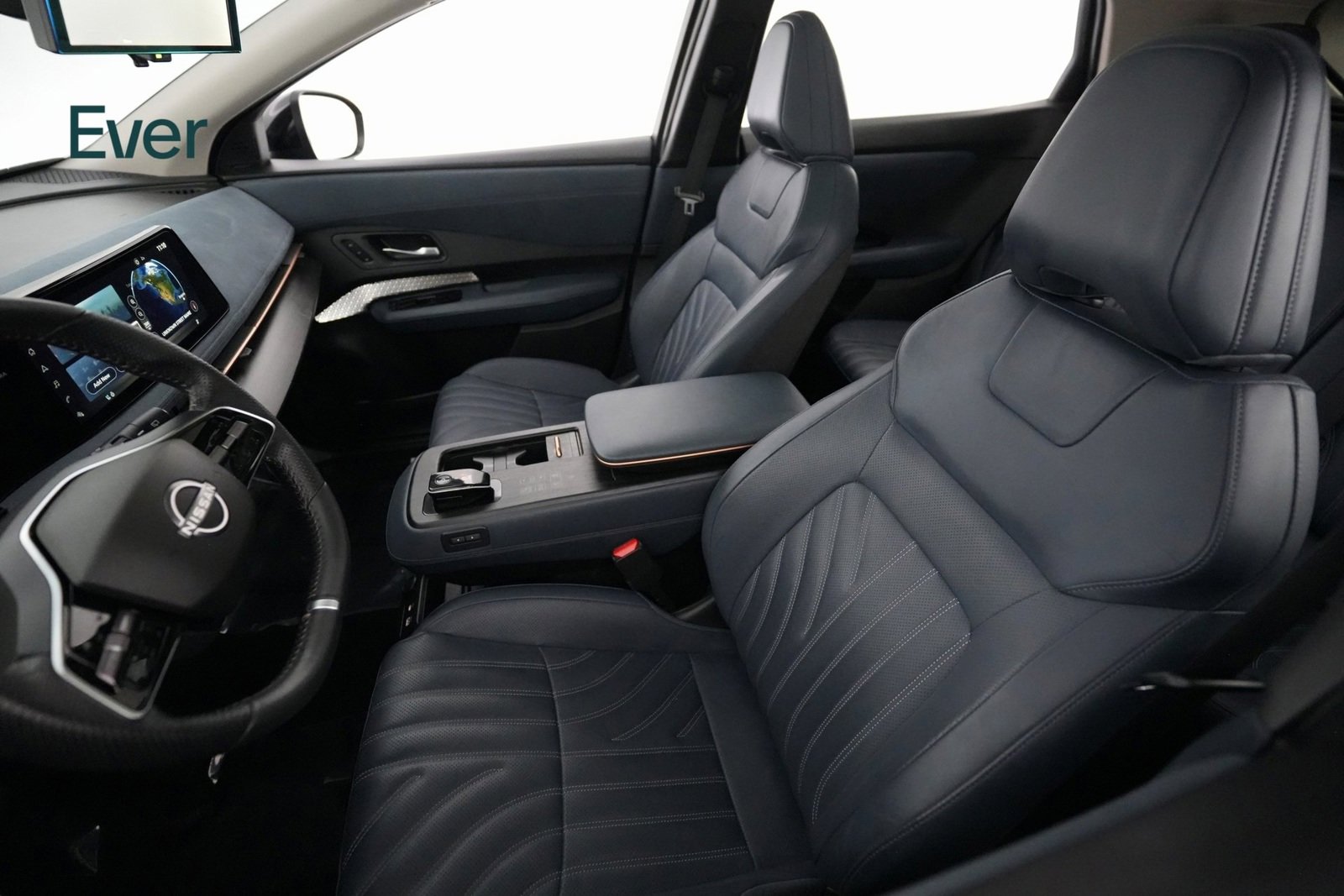 Used 2024 Nissan Ariya AWD image 7